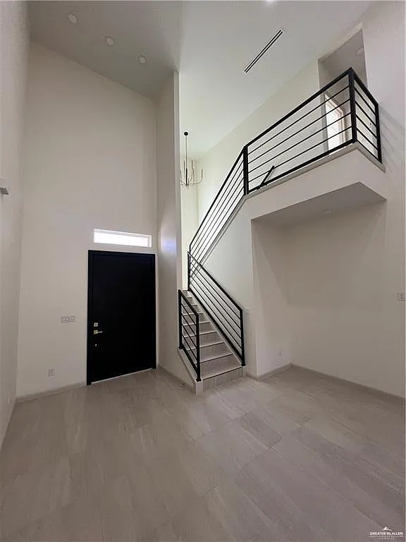 Building Photo - 2603 E Solar Dr
