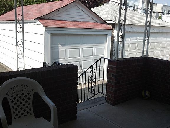 2nd image of 164 Bay 37 St