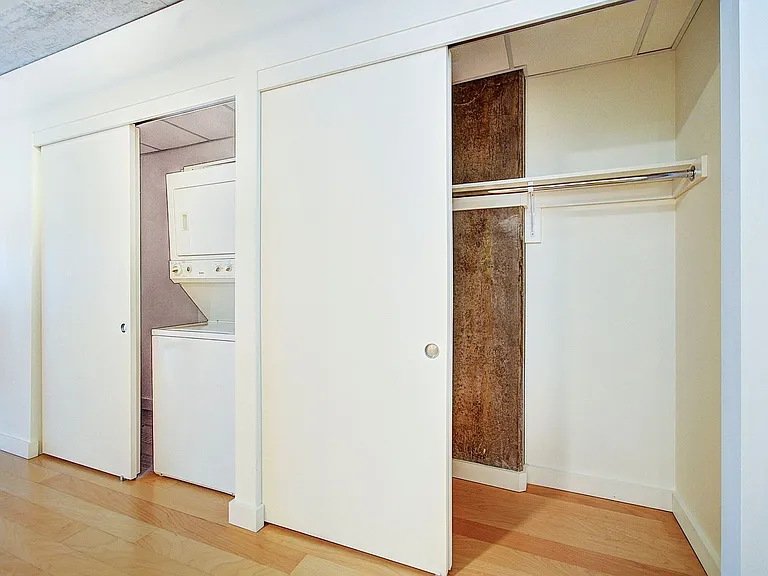 1926 W Burnside St #204 — Photo 12