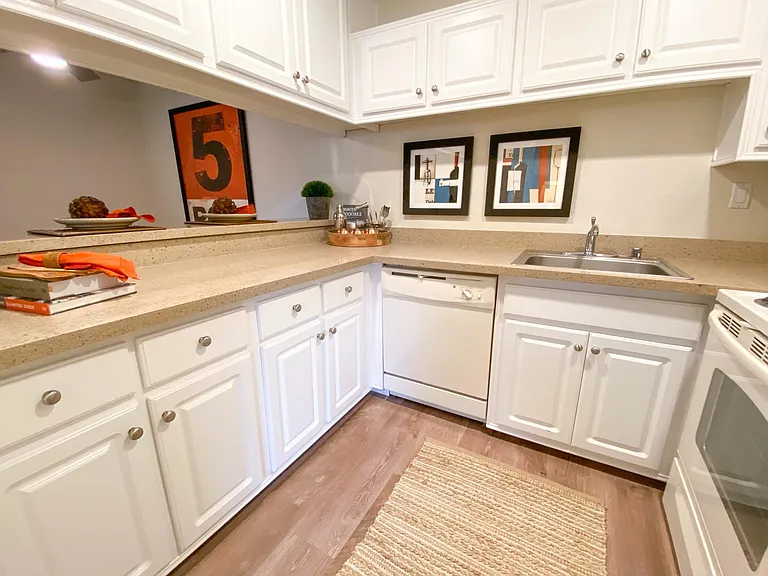 Cypress Pointe Apartments — Photo 19