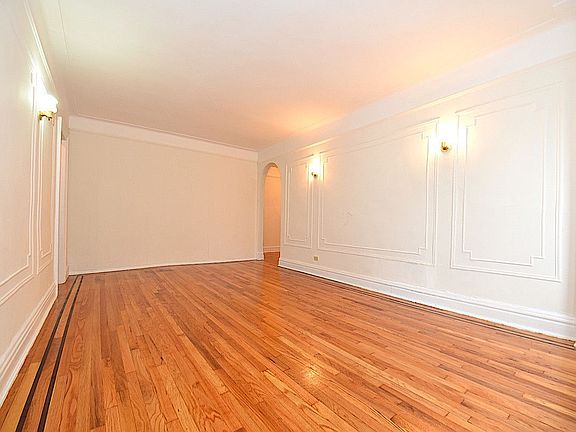 4th image of 2590 35th St APT 4E