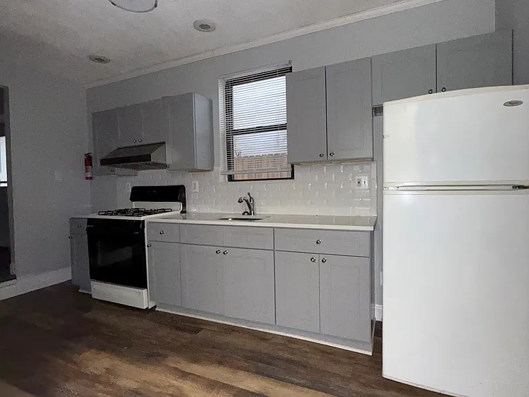 608 Tasker St #1 — Photo 12