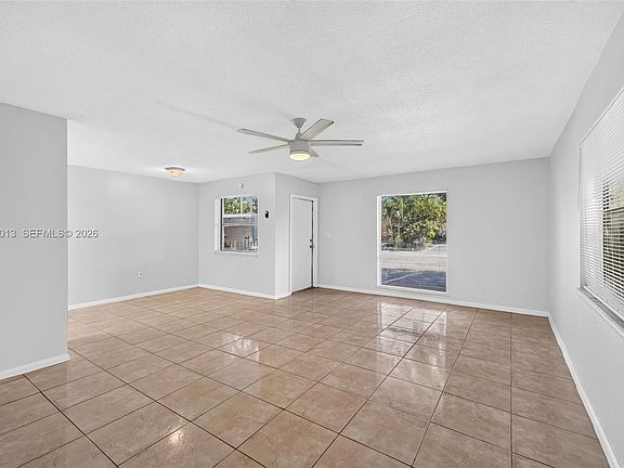 2nd image of 935 SW 16th St #2