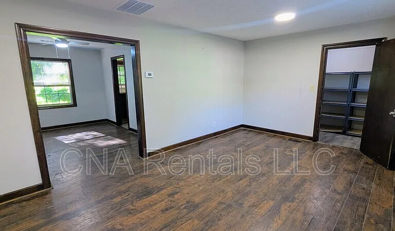 104 E Acres Dr SE — Photo 2