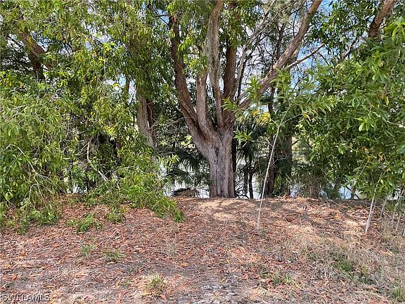 5th image of 3010 SW 4th Pl