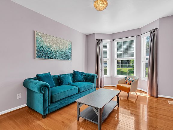 3rd image of 181 Riverrun Dr