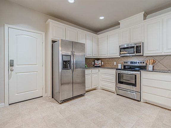 4th image of 2536 Sarah Ln