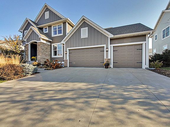 2nd image of 1830 Deephaven Dr