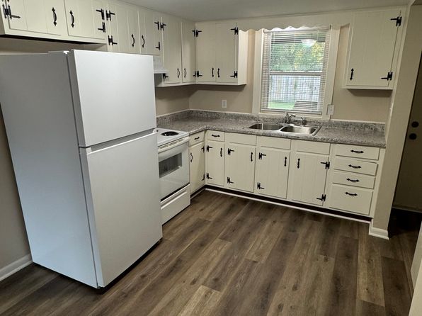 201 Begonia St NE APT 9