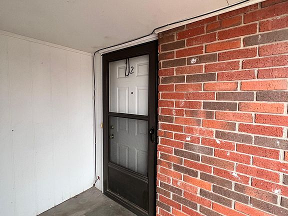 2nd image of 900 N Richardson Ave APT 2