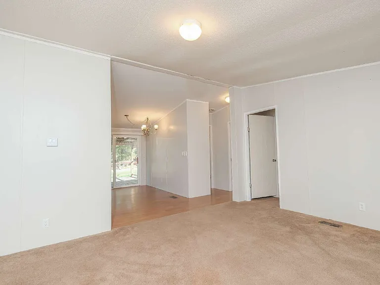 1483 Kemp Rd — Photo 7