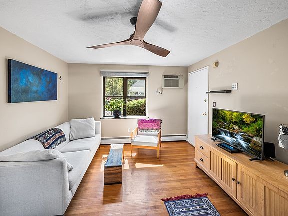 3rd image of 116 Washington St APT 2