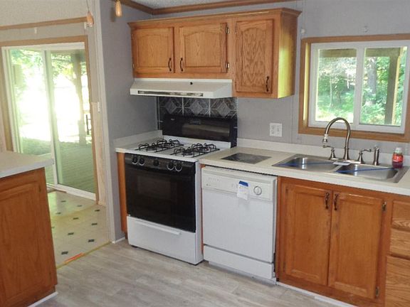 2nd image of 2030 Lakes North Dr
