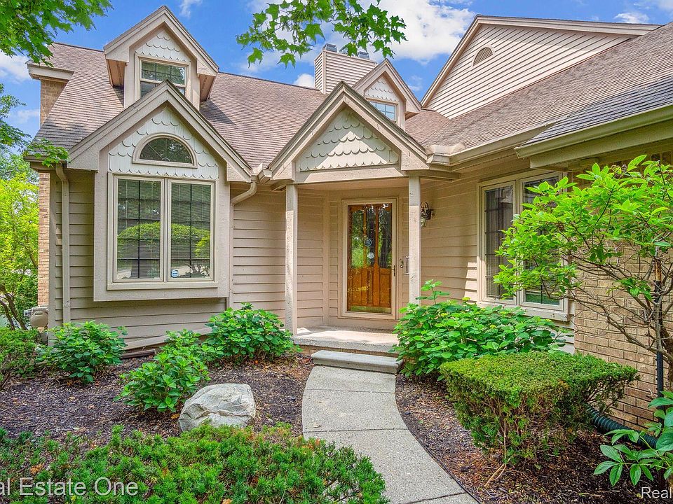 1st image of 18381 Blue Heron Dr E #8