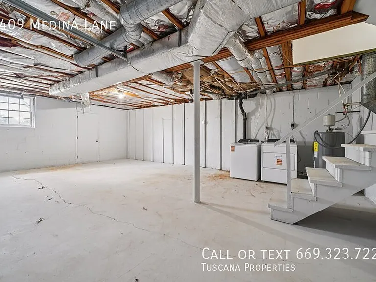 1409 Medina Ln — Photo 11