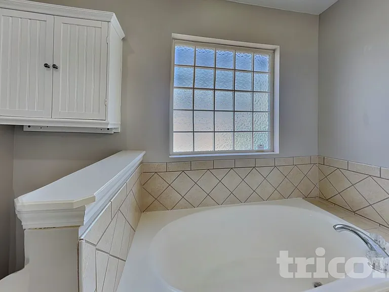 2116 SW Chase Dr — Photo 9