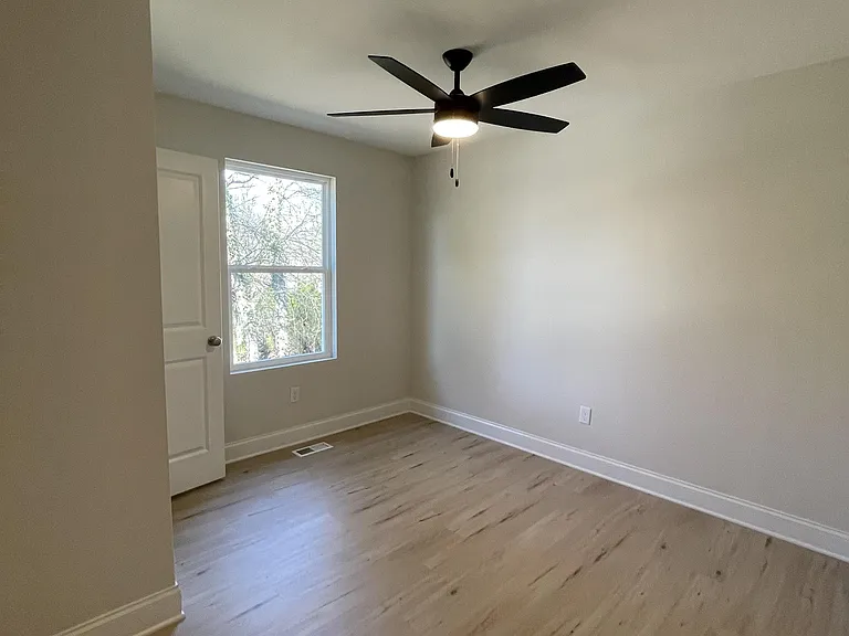 2405 Harley St — Photo 7