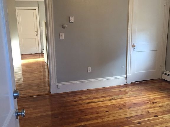 3rd image of 6 Littles Ln