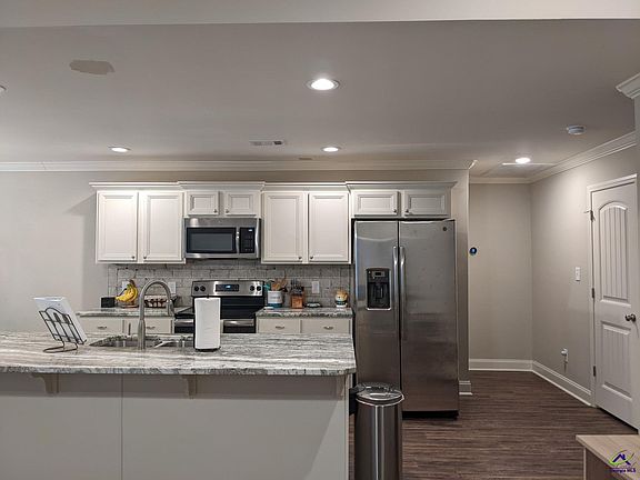 3rd image of 312 Gibson Cir