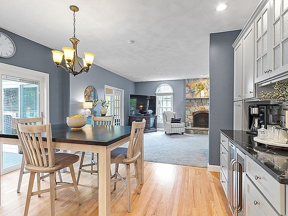 5th image of 74 Sherwood Dr