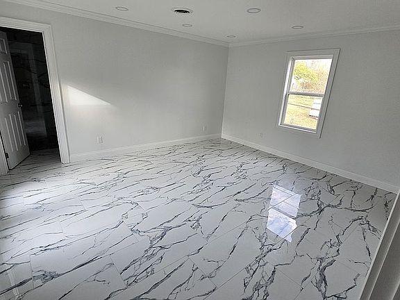 3rd image of 1002 Cottage Ln