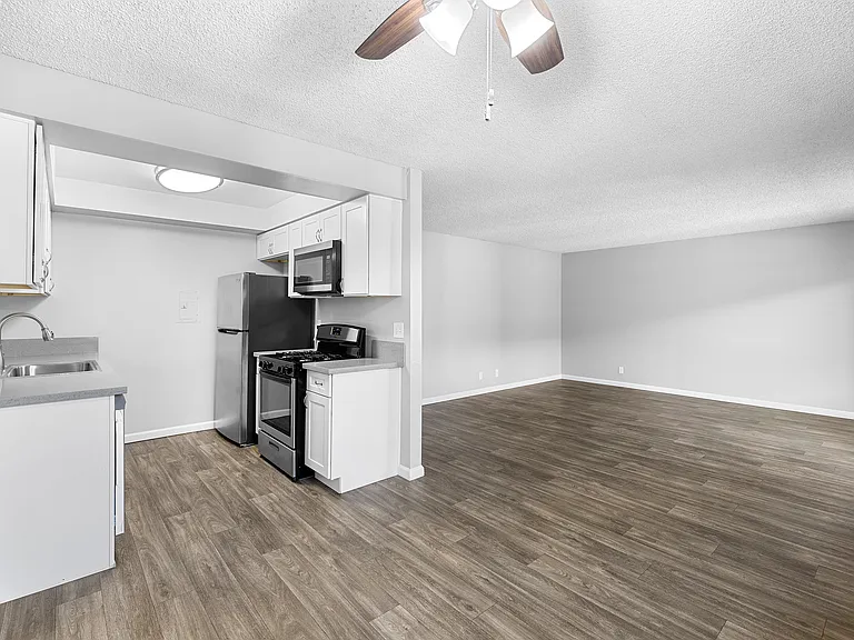Imperial Place Apartments — Photo 13