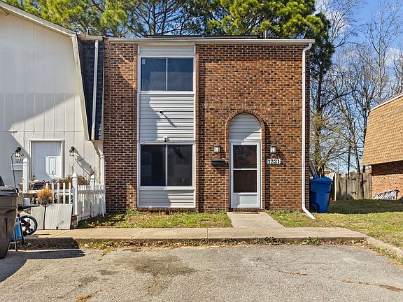2nd image of 1221 Clydesdale Ln