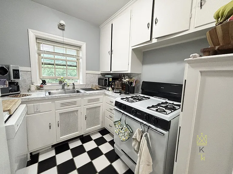 312 Washington St #1-6 — Photo 9