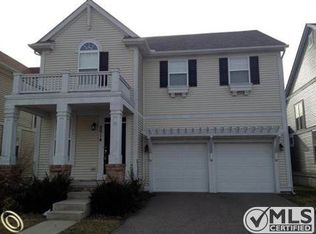 2014 Harbor Village Ave, Keego Harbor, MI 48320