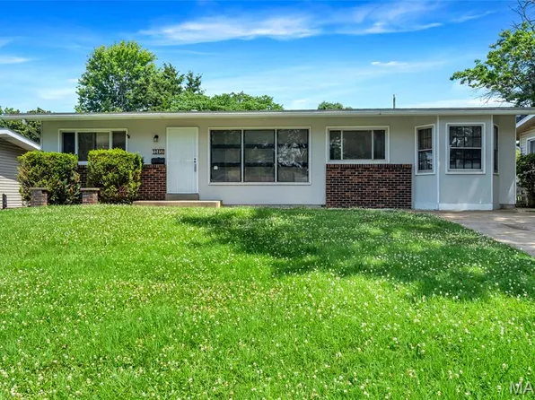 1045 Dauphin Ln, Florissant, MO 63033