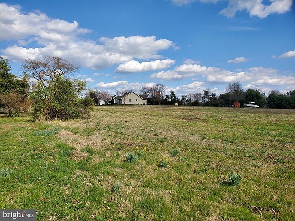 5th image of 819 Heritage Rd