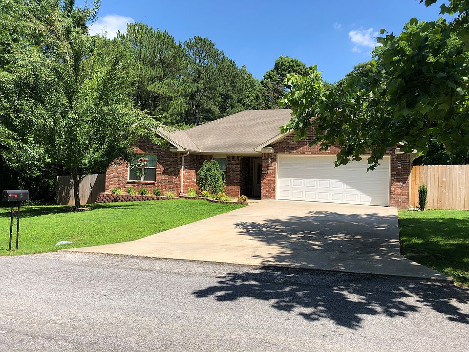 1st image of 10 Stirling Ln