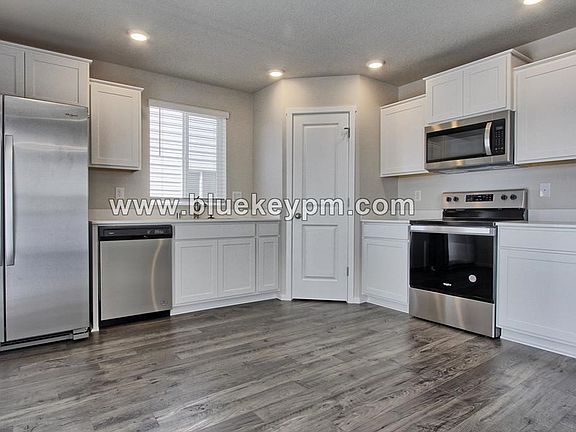 4th image of 1410 NW Larson Dr