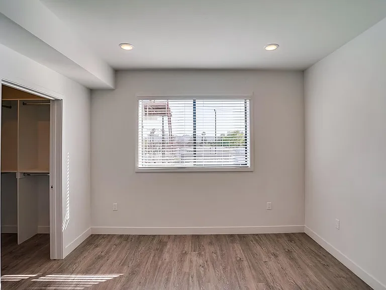 6015 Woodman Ave #201 — Photo 19