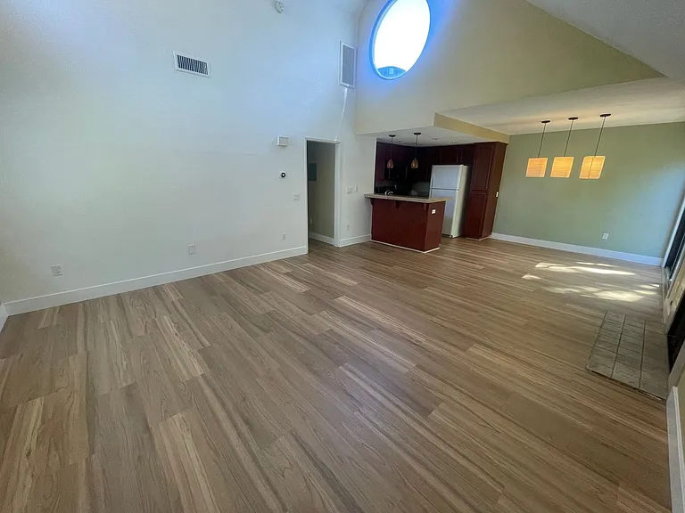325 N Melrose Dr #H — Photo 3