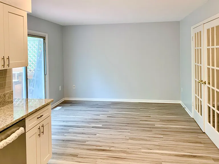 1118 Whitworth Ct — Photo 10
