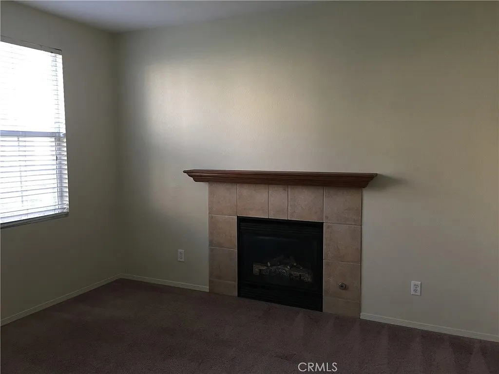 3 bed, 2.5 bath, 1654 sqft, $3,100 — Photo 3