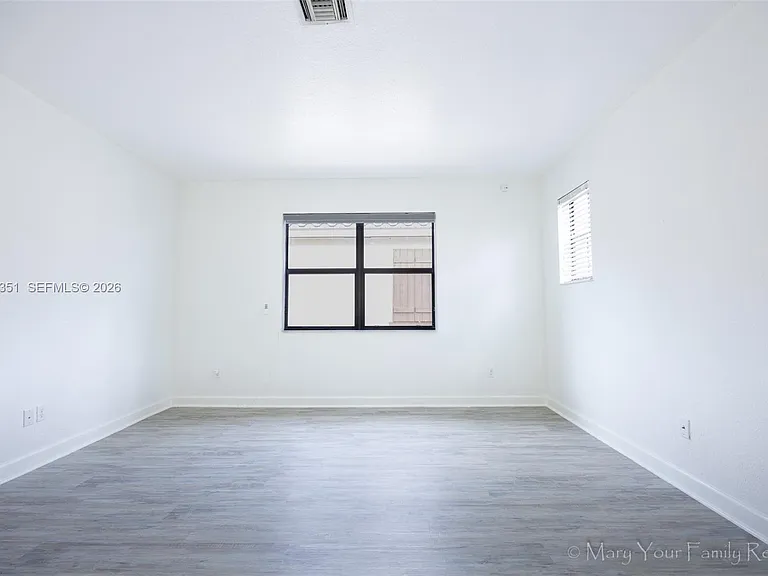 3841 Aspen Leaf Dr — Photo 20