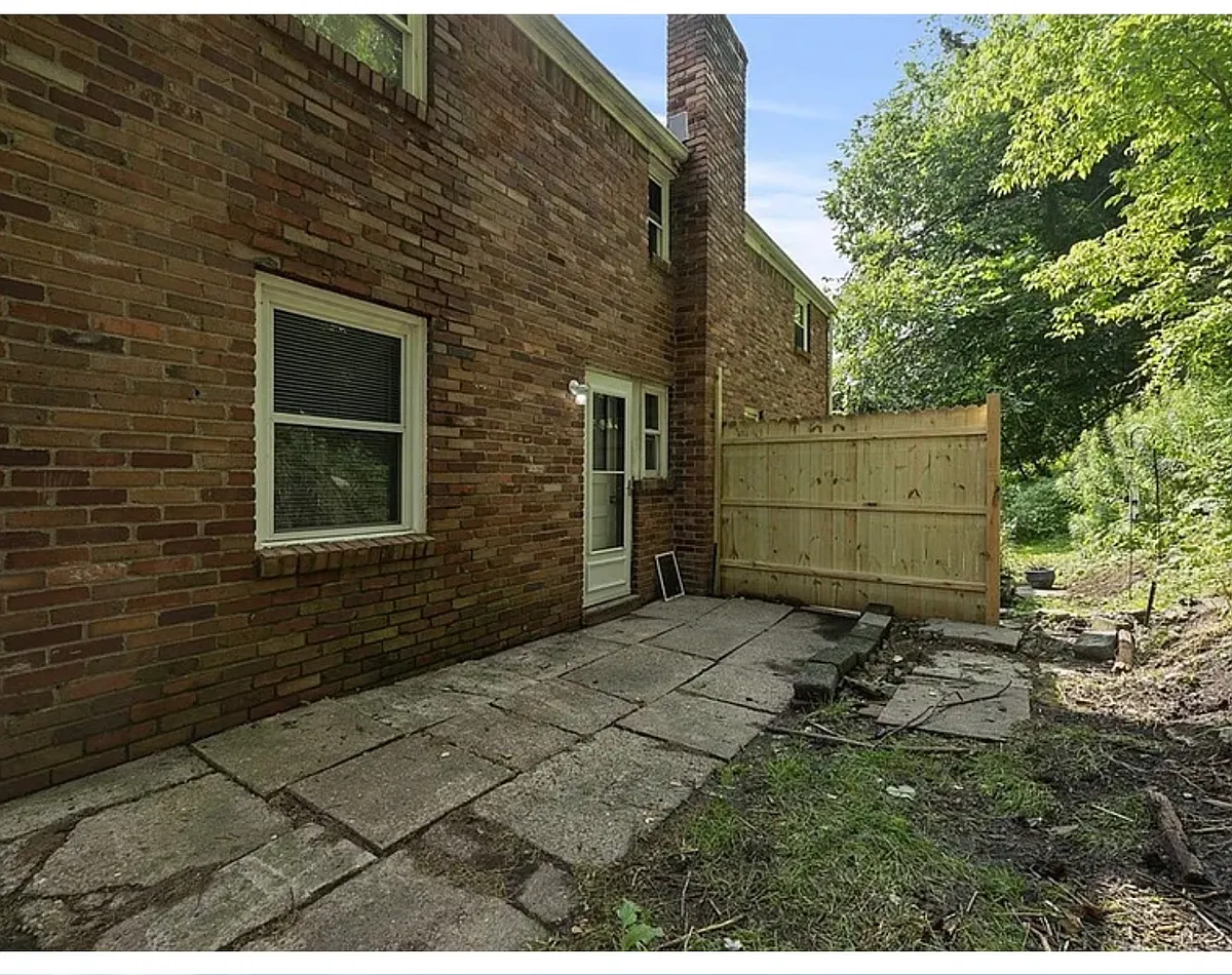 Building Photo - 826 Killarney Dr #826
