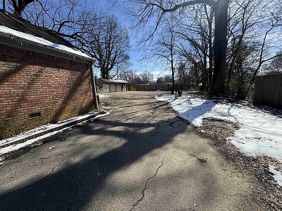 3rd image of 3735 Kimball Ave
