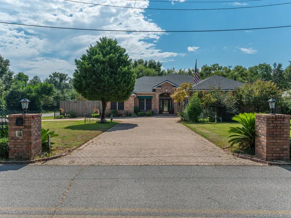 136 10th Ave, Shalimar, FL 32579