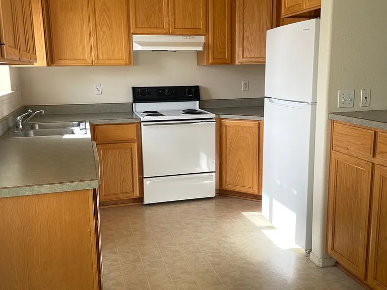 238 Berrydale Ave — Photo 2