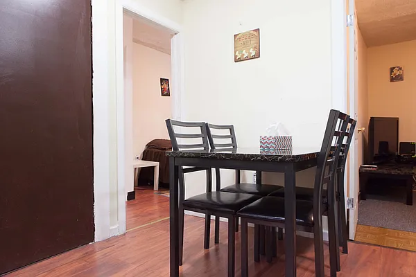 Rented by Michael Cohan, LREB | media 25