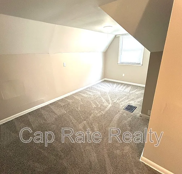 1366 Duxberry Ave — Photo 18