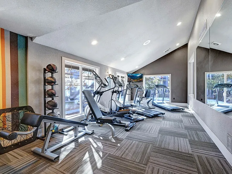 Summit Riverside Apartments — Photo 42