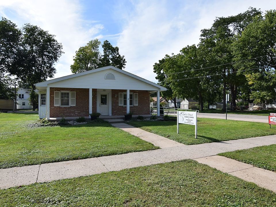 2nd image of 121 N Iowa Ave