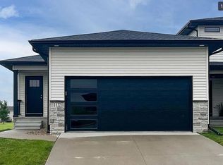 1122 Loren Dr, Cedar Falls, IA 50613