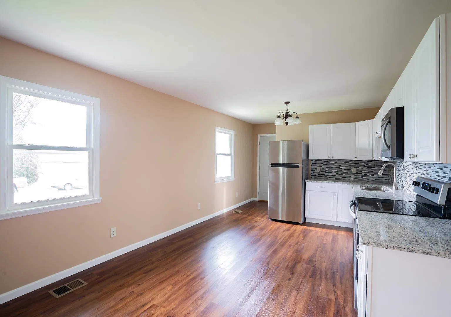 409 Cherokee Dr — Photo 3