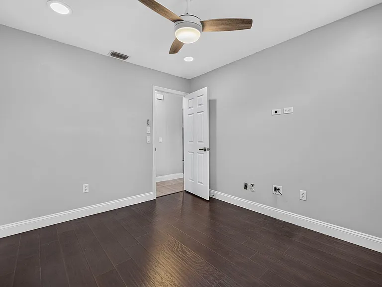 825 SE Starflower Ave — Photo 28