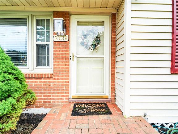 4th image of 2136 Bainbridge Dr